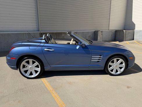 Used 2006 Chrysler Crossfire Limited RWD image 2
