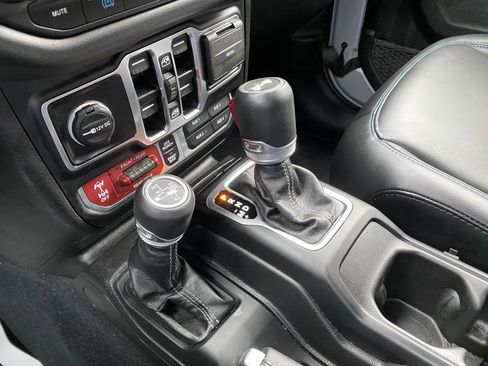 Used 2024 Jeep Wrangler Unlimited Rubicon 4xe image 31