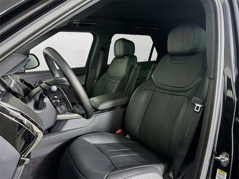 Used 2025 Land Rover Range Rover Sport SE image 21
