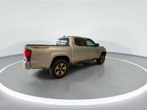 Certified 2019 Toyota Tacoma TRD Sport AWD/4WD image 8