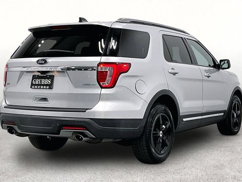 Used 2019 Ford Explorer XLT FWD image 2