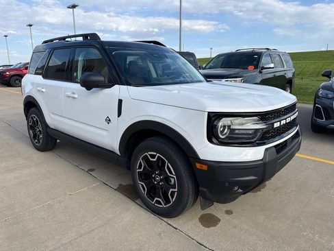 Certified 2025 Ford Bronco Sport Outer Banks w/ Outer Banks Tech Package+ AWD/4WD image 1