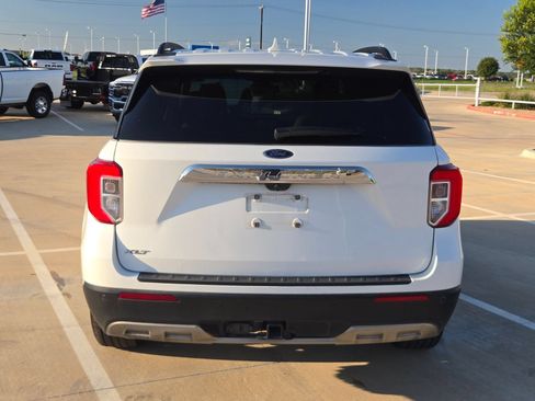 Used 2021 Ford Explorer XLT w/ Equipment Group 202A RWD image 4