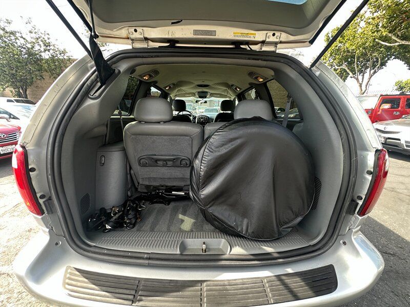 Used 2004 Dodge Grand Caravan SXT w/ Premium Group FWD image 12