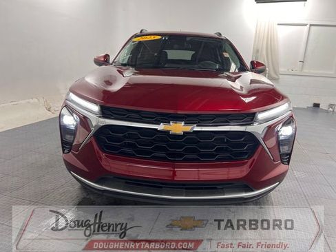 Used 2025 Chevrolet Trax LT FWD image 2