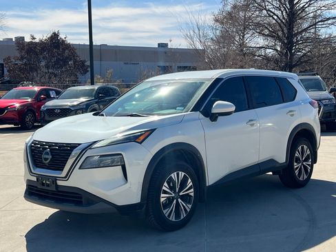 Used 2023 Nissan Rogue SV image 5