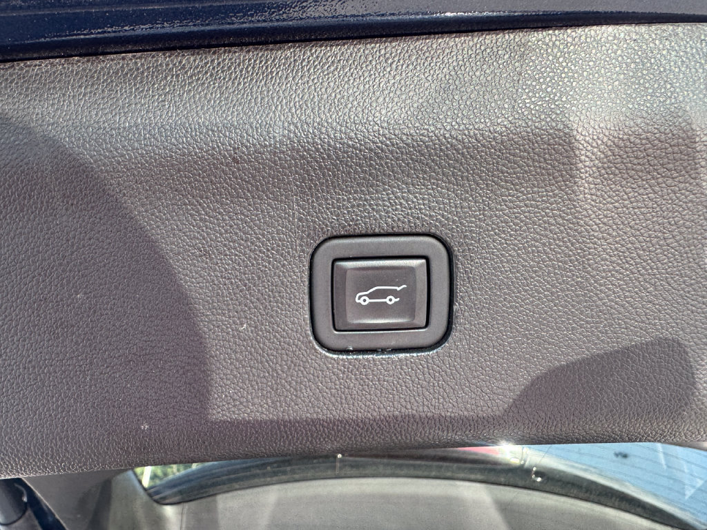 Used 2024 Buick Enclave Essence w/ Experience Buick Package AWD/4WD image 34