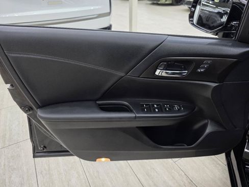 Used 2014 Honda Accord Touring image 37