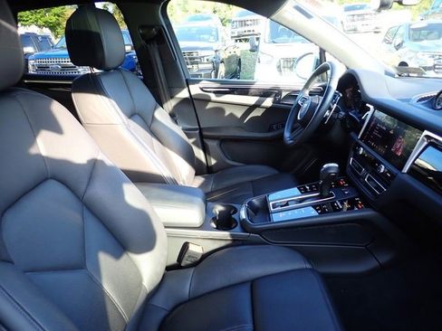 Used 2022 Porsche Macan image 10