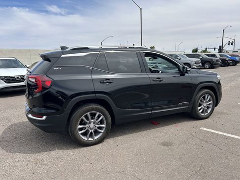 Used 2024 GMC Terrain SLT AWD/4WD image 4