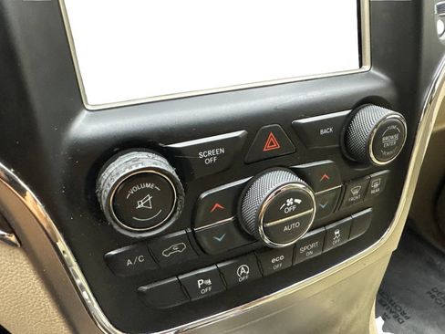 Used 2017 Jeep Grand Cherokee Limited w/ Luxury Group II RWD image 67