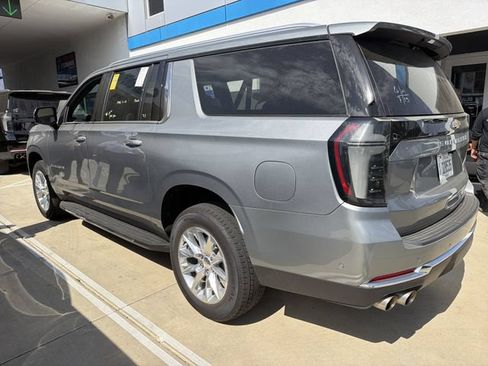 Used 2026 Chevrolet Suburban Premier AWD/4WD image 3