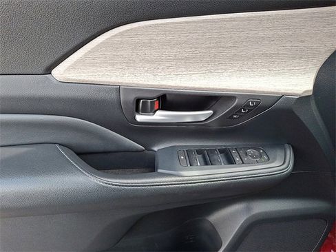 Used 2024 Toyota Grand Highlander Limited image 12