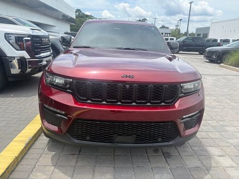 Used 2025 Jeep Grand Cherokee Limited w/ Luxury Tech Group II AWD/4WD image 3