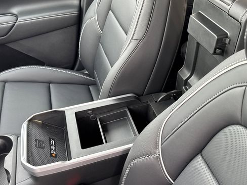 New 2026 GMC Terrain Denali w/ LPO, Black Badging Package image 30