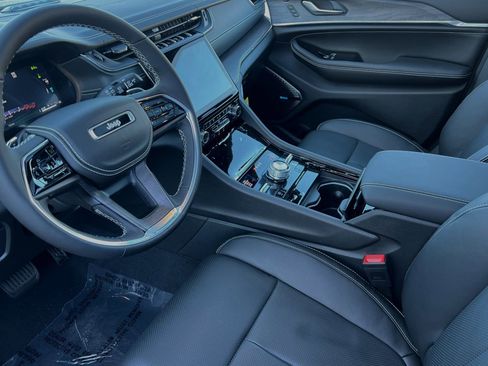 New 2024 Jeep Grand Cherokee Overland w/ Luxury Tech Group IV image 8