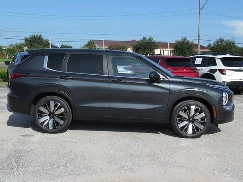 New 2025 Mitsubishi Outlander SE image 2