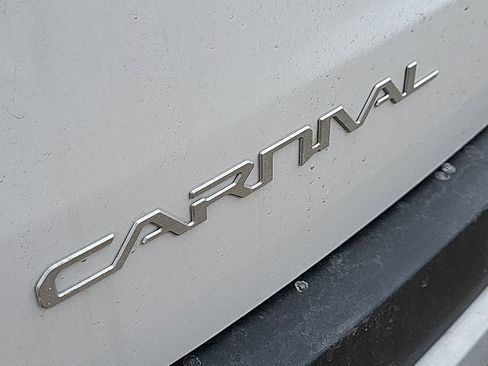 New 2026 Kia Carnival LXS FWD image 13