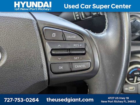 Used 2022 Hyundai Venue Limited FWD image 26