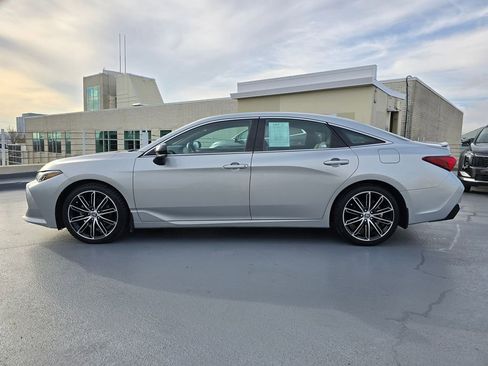 Used 2021 Toyota Avalon XSE image 2