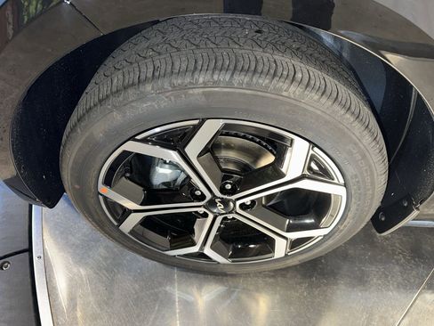 Certified 2025 Kia Niro SX Touring image 10