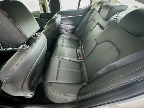 Used 2025 Genesis G70 2.5T image 28