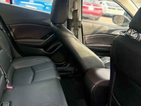 Used 2018 MAZDA MAZDA3 Touring image 17