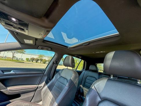 Used 2018 Volkswagen GTI SE w/ SE Leather Package image 17