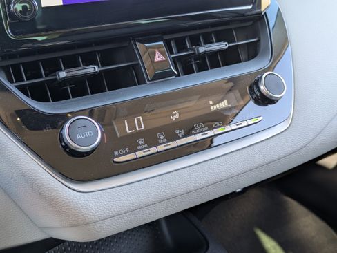 Used 2023 Toyota Corolla LE image 23