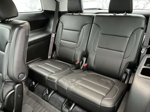 Used 2023 GMC Acadia SLT w/ Preferred Package image 27