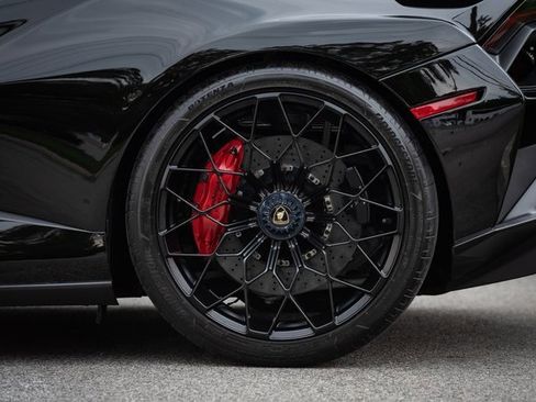 Used 2022 Lamborghini Huracan STO image 15