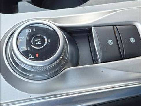 Used 2020 Ford Explorer XLT w/ Equipment Group 202A RWD image 11