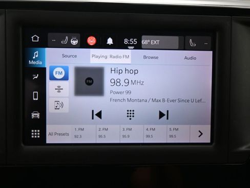 Used 2022 Chrysler Voyager LX FWD image 13