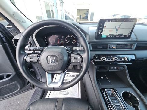 Certified 2023 Honda Pilot Touring image 20