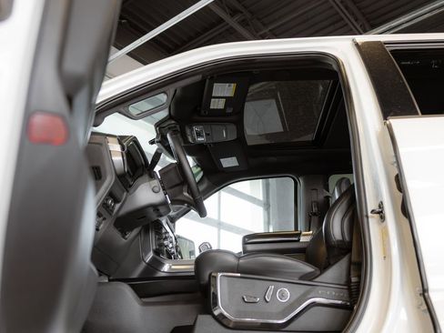 Used 2025 Ford F150 Platinum w/ Equipment Group 702A High AWD/4WD image 9