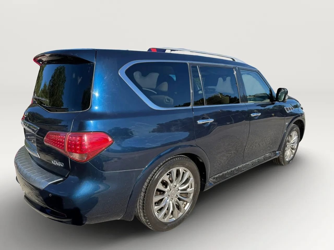 Used 2015 INFINITI QX80 4WD w/ 22" Wheel Package image 3