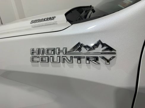 Used 2022 Chevrolet Silverado 1500 High Country w/ High Country Premium Package AWD/4WD image 33