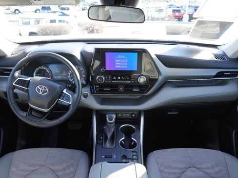 Certified 2023 Toyota Highlander LE image 27