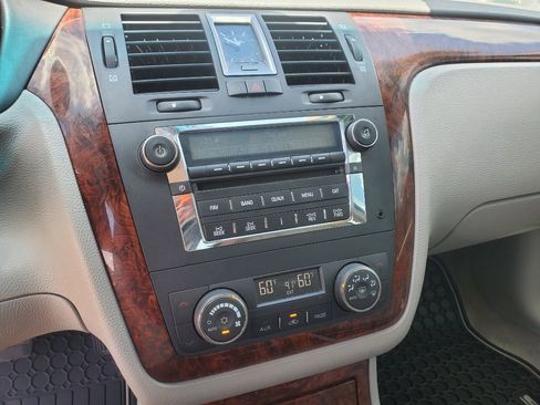 Used 2006 Cadillac DTS w/ Trunk Convenience Package image 19