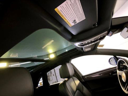 Used 2023 Porsche Macan image 20