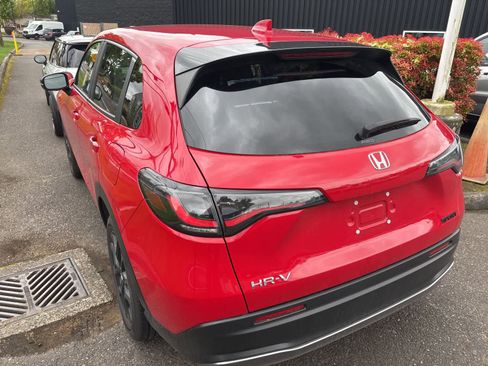 Used 2025 Honda HR-V Sport image 4
