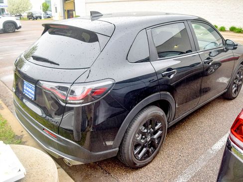 Used 2024 Honda HR-V Sport image 14