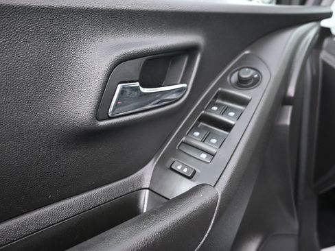 Used 2020 Chevrolet Trax LS image 21