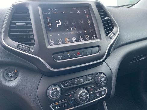 Used 2019 Jeep Cherokee Trailhawk image 12