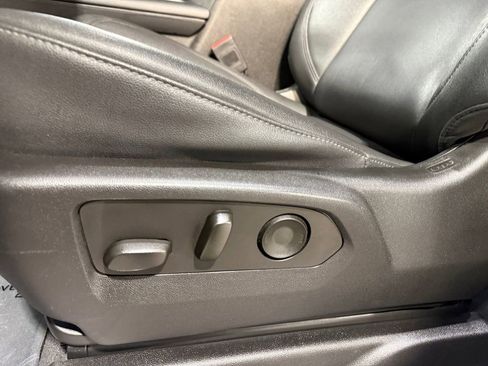 Used 2023 Chevrolet Suburban LT w/ Luxury Package image 24