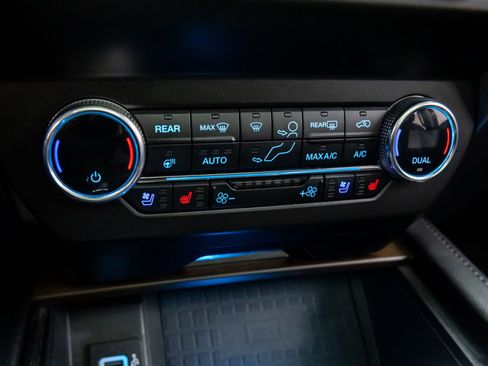 Used 2019 Ford Expedition Platinum image 25