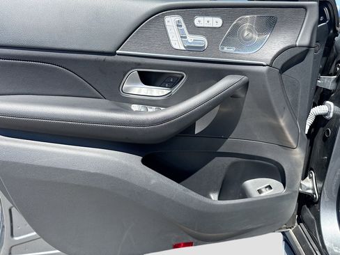 Used 2021 Mercedes-Benz GLS 450 4MATIC image 23