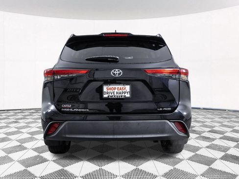 Used 2022 Toyota Highlander LE AWD/4WD image 17