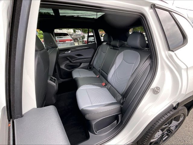 Used 2026 Volkswagen Tiguan SE R-Line AWD/4WD image 23