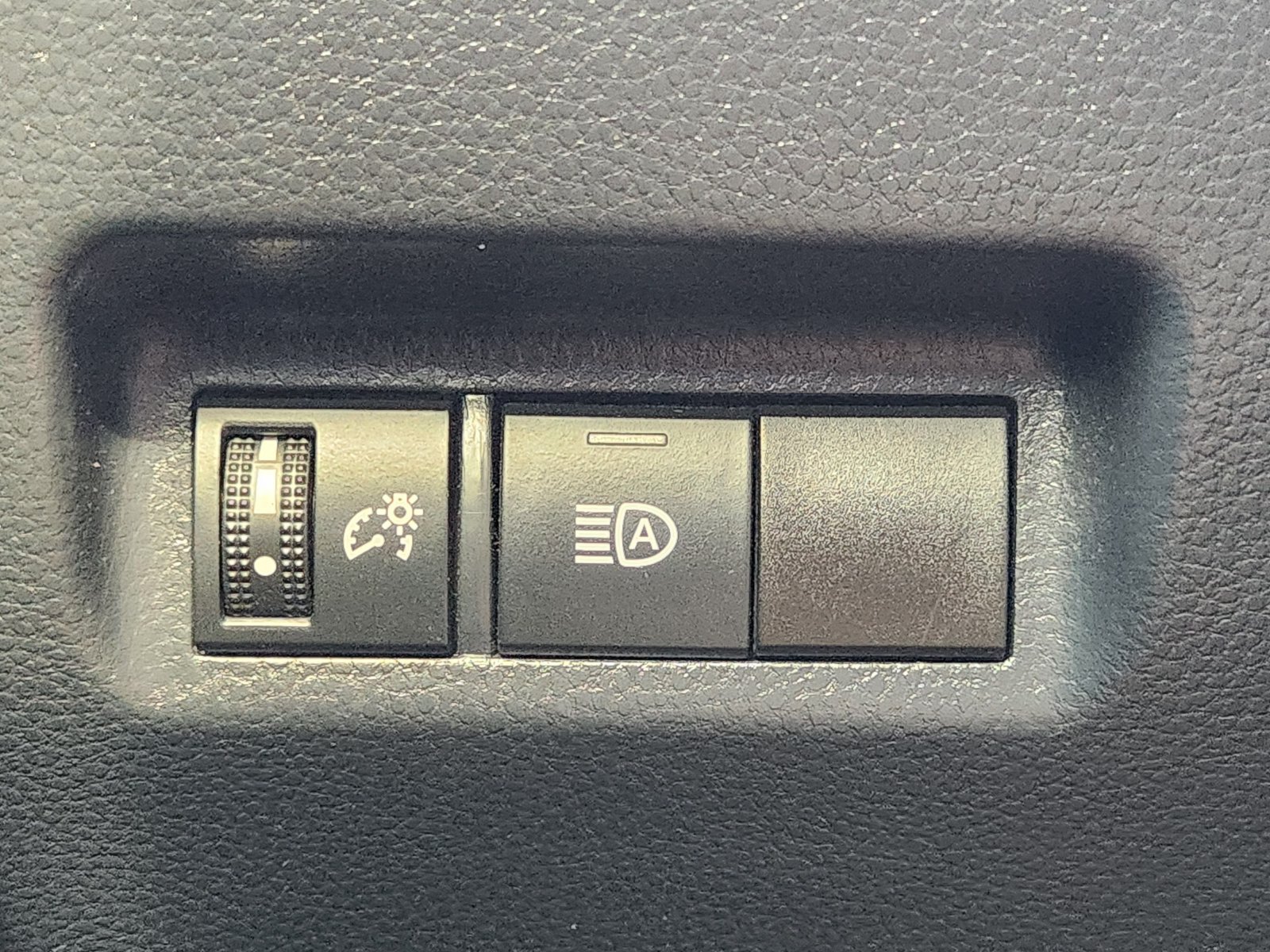 Used 2020 Toyota RAV4 XLE AWD/4WD image 25